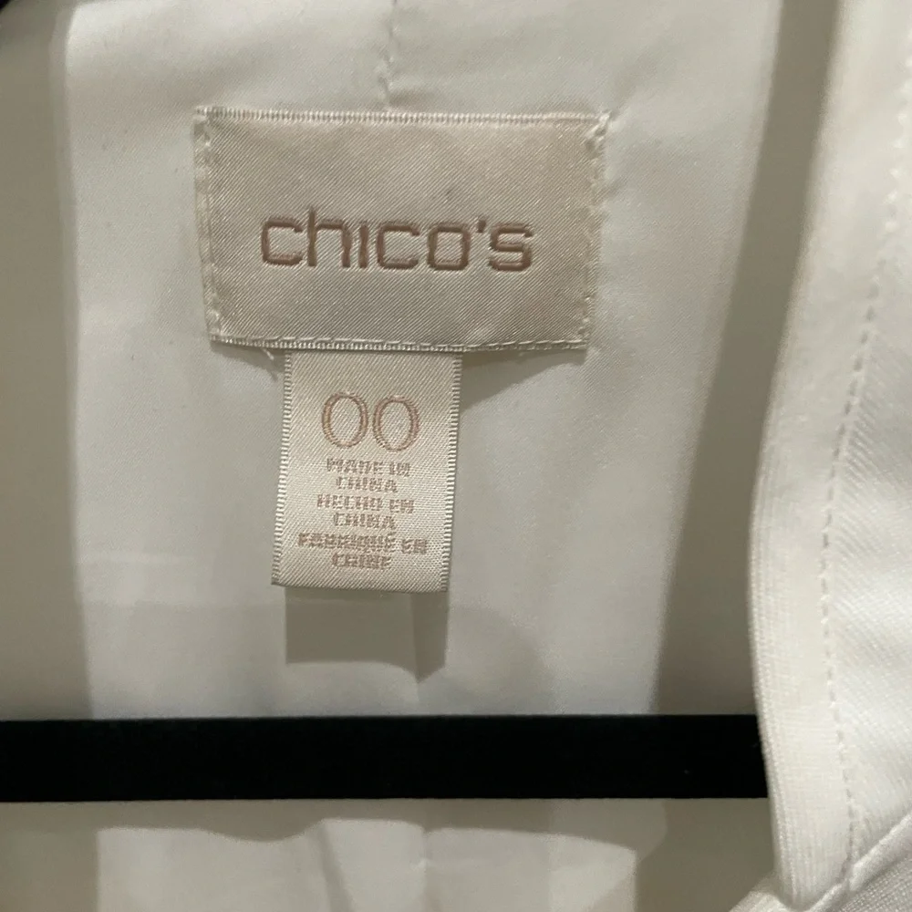 Chico’s white military style blazer. Rare blazer with gold buttons and details. - Picture 3 of 5